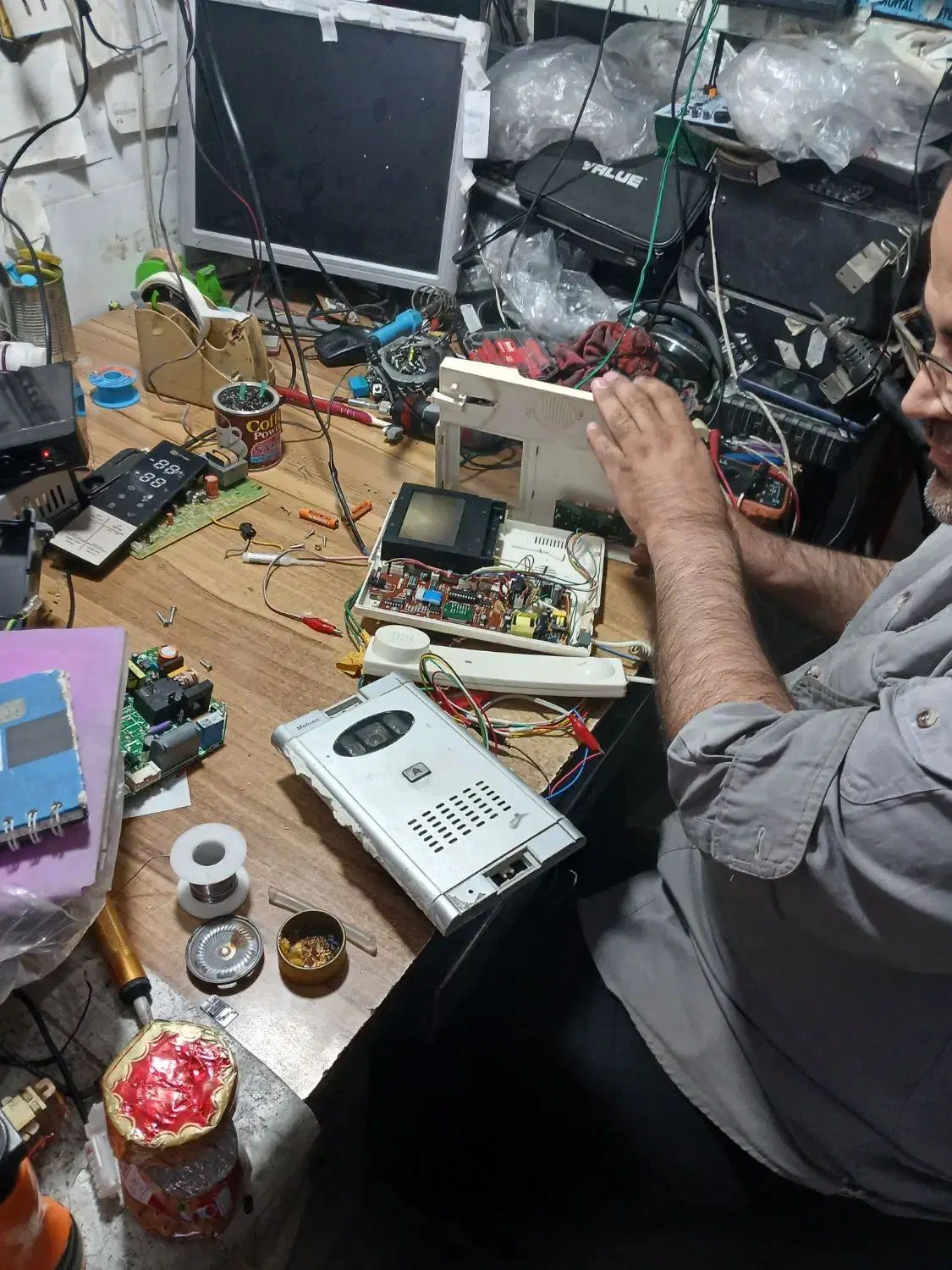 برقکاری حرفه ای*تعمیر ونصب انواع ایفون* لوستر|خدمات پیشه و مهارت|ملایر, |دیوار