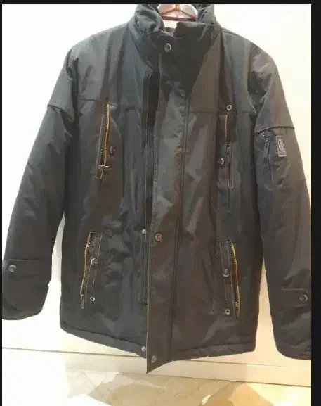 کاپشن آور کُوتی|لباس|سبزوار, عظیمیان|دیوار