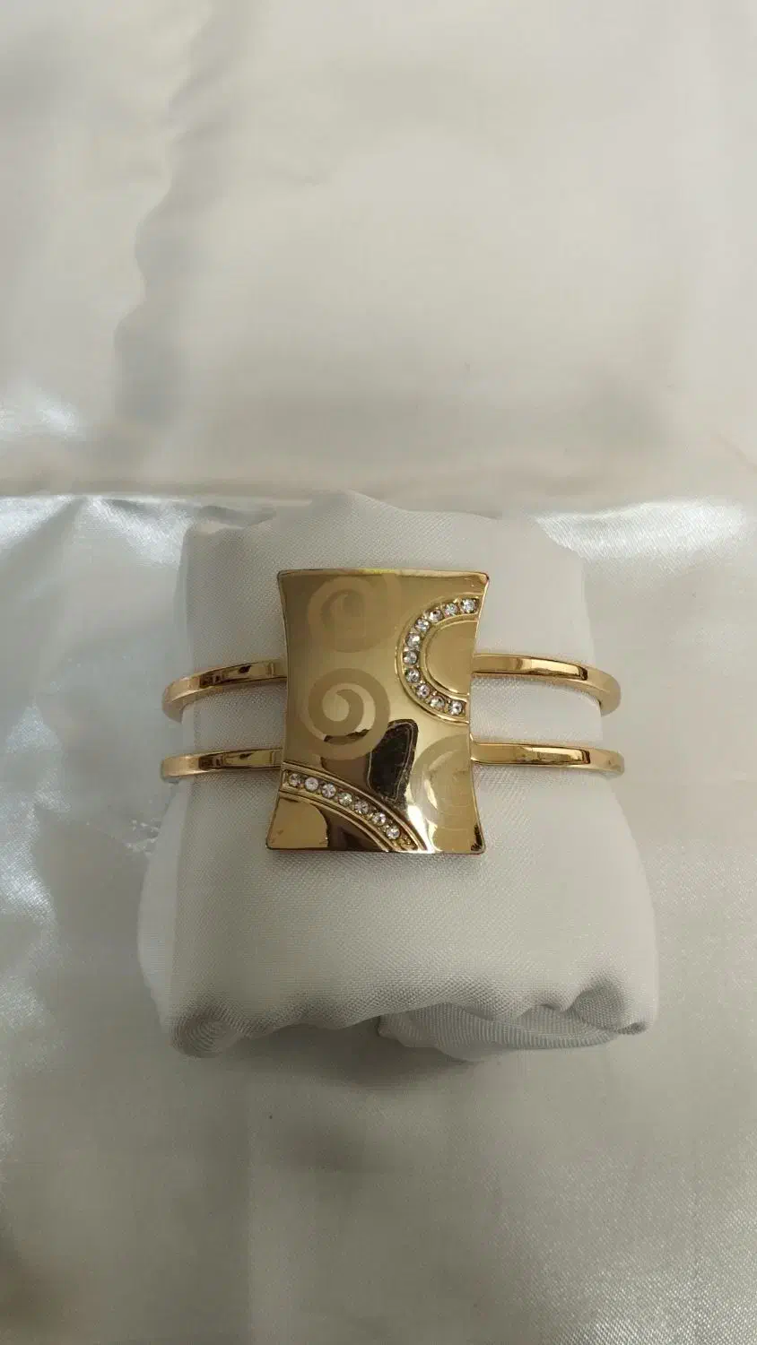 زنجیر گردنی و دستبند های رنگ ثابت|بدلیجات|قم, امامزاده ابراهیم|دیوار