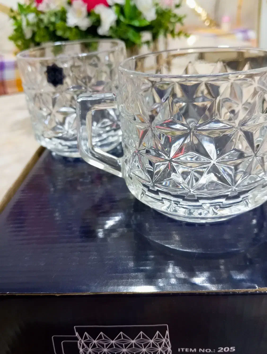 لیوان دسته دار،قندان کریستال و پارچ و لیوان خارجی|ظروف سرو و پذیرایی|ارومیه, |دیوار