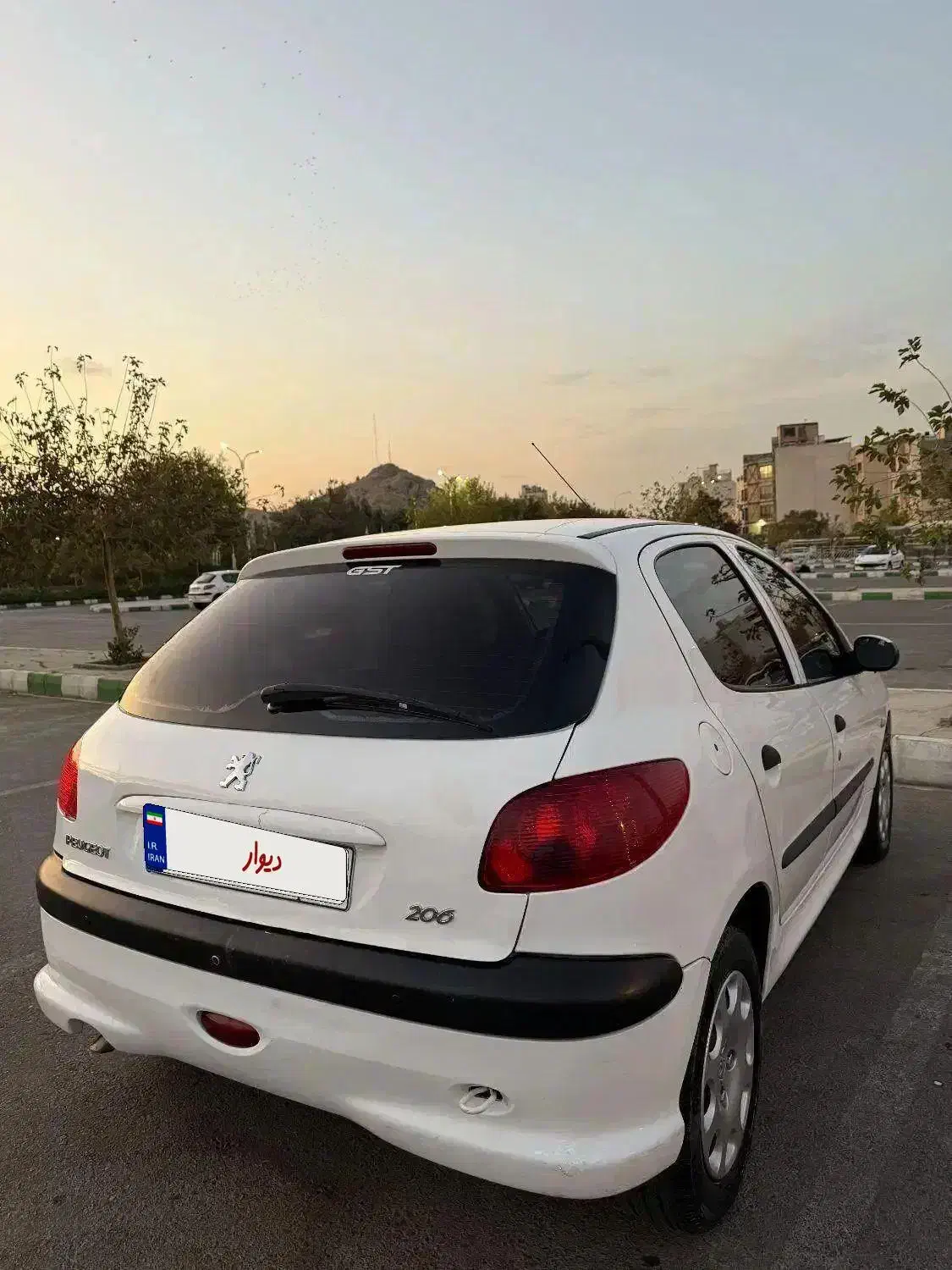 پژو ۲۰۶ تیپ ۵ مدل ۹۸|خودرو سواری و وانت|مشهد, کوه سنگی|دیوار