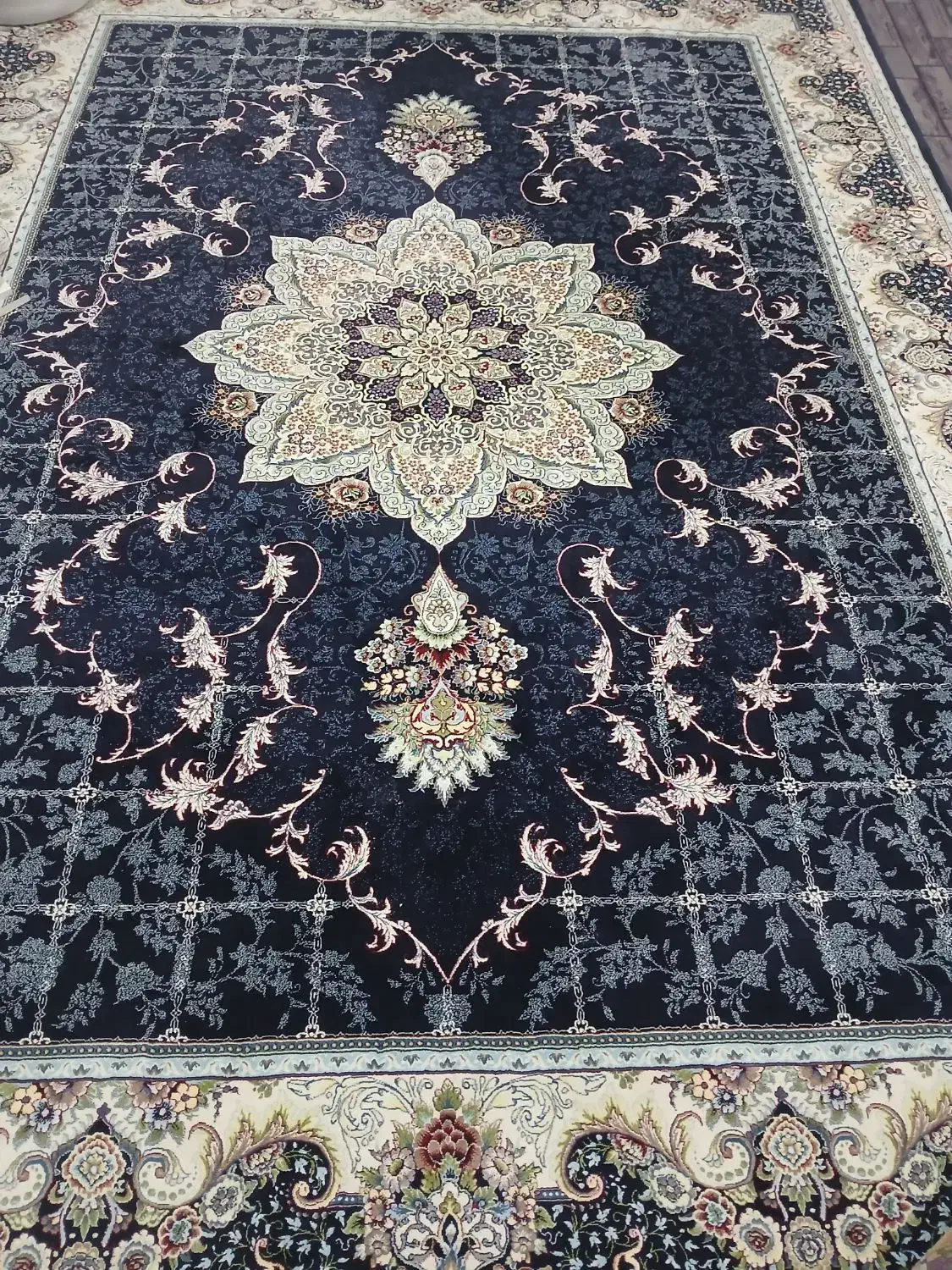 فرش ۱۲ متری ۷۰۰ شانه در حد|فرش|چورزق, |دیوار