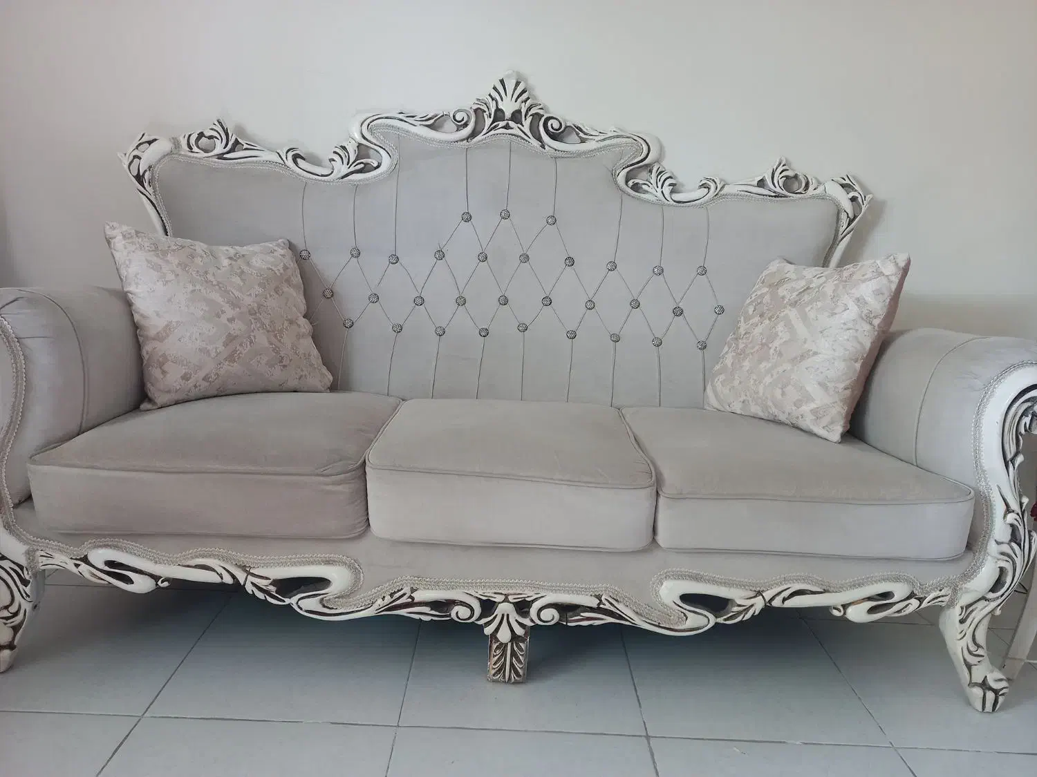 مبل سلطنتی کرم رنگ|مبلمان خانگی و میز عسلی|اندیشه, اندیشه فاز ۳|دیوار