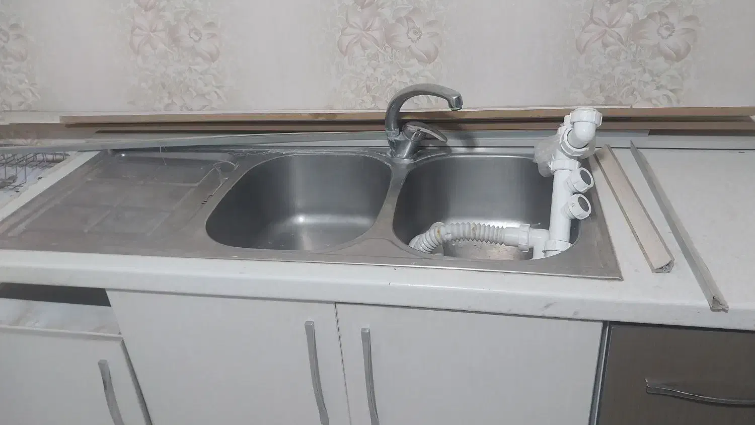 کابینت آشپزخانه با هود وسینک روشویی|آب‌چکان و نظم‌دهنده ظروف|قزوین, |دیوار