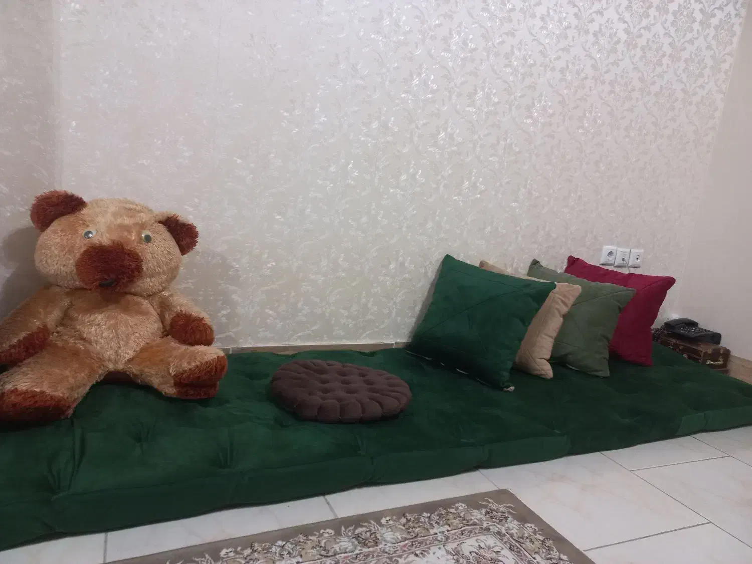 نشیمن|مبلمان خانگی و میز عسلی|رشت, رودباری|دیوار