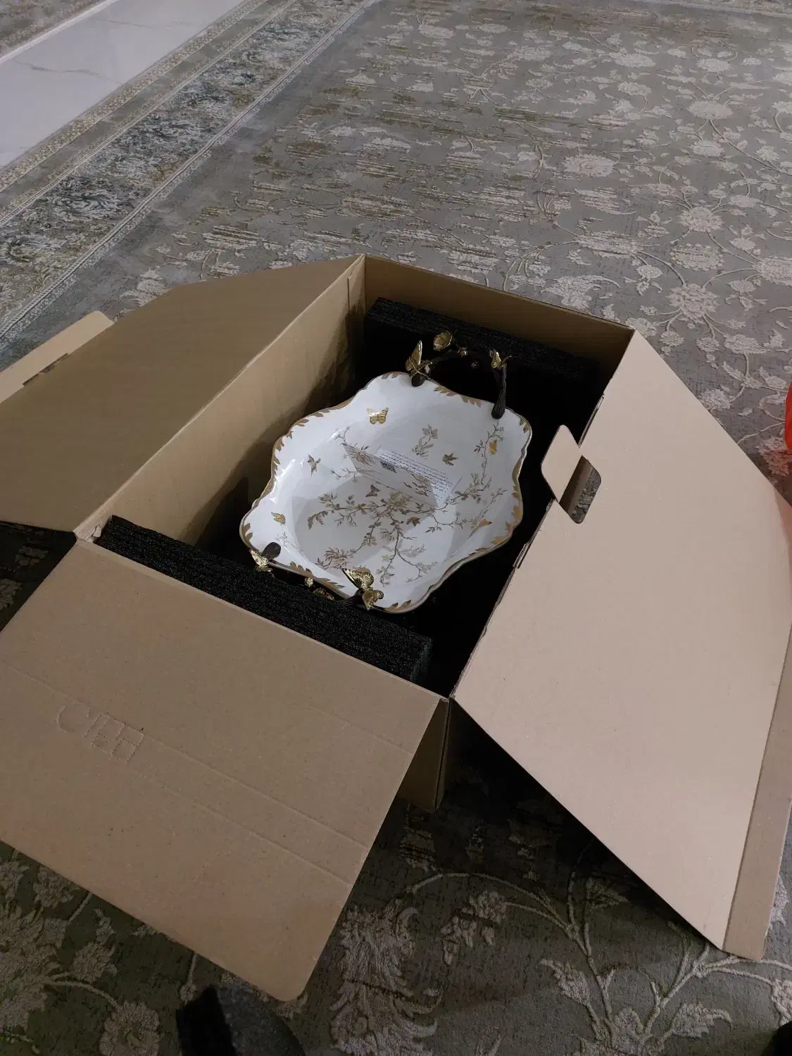 طرف پایه دار نو|ظروف سرو و پذیرایی|تهران, هوانیروز|دیوار