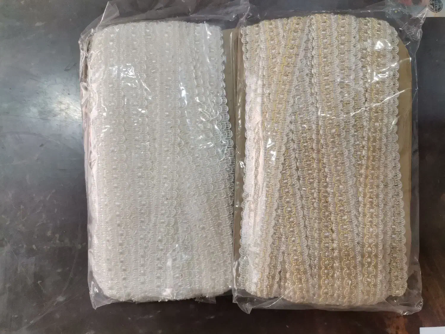 ثرمه مبل طلایی و سفید|مبلمان خانگی و میز عسلی|ملایر, |دیوار