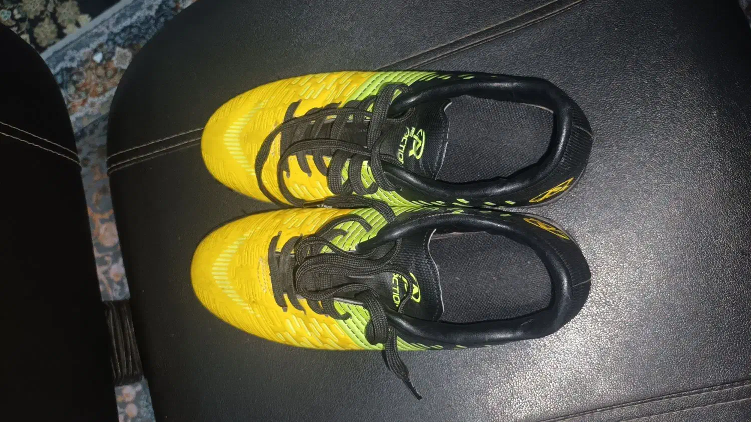 کفش ورزشی|کیف، کفش، کمربند|جم, |دیوار