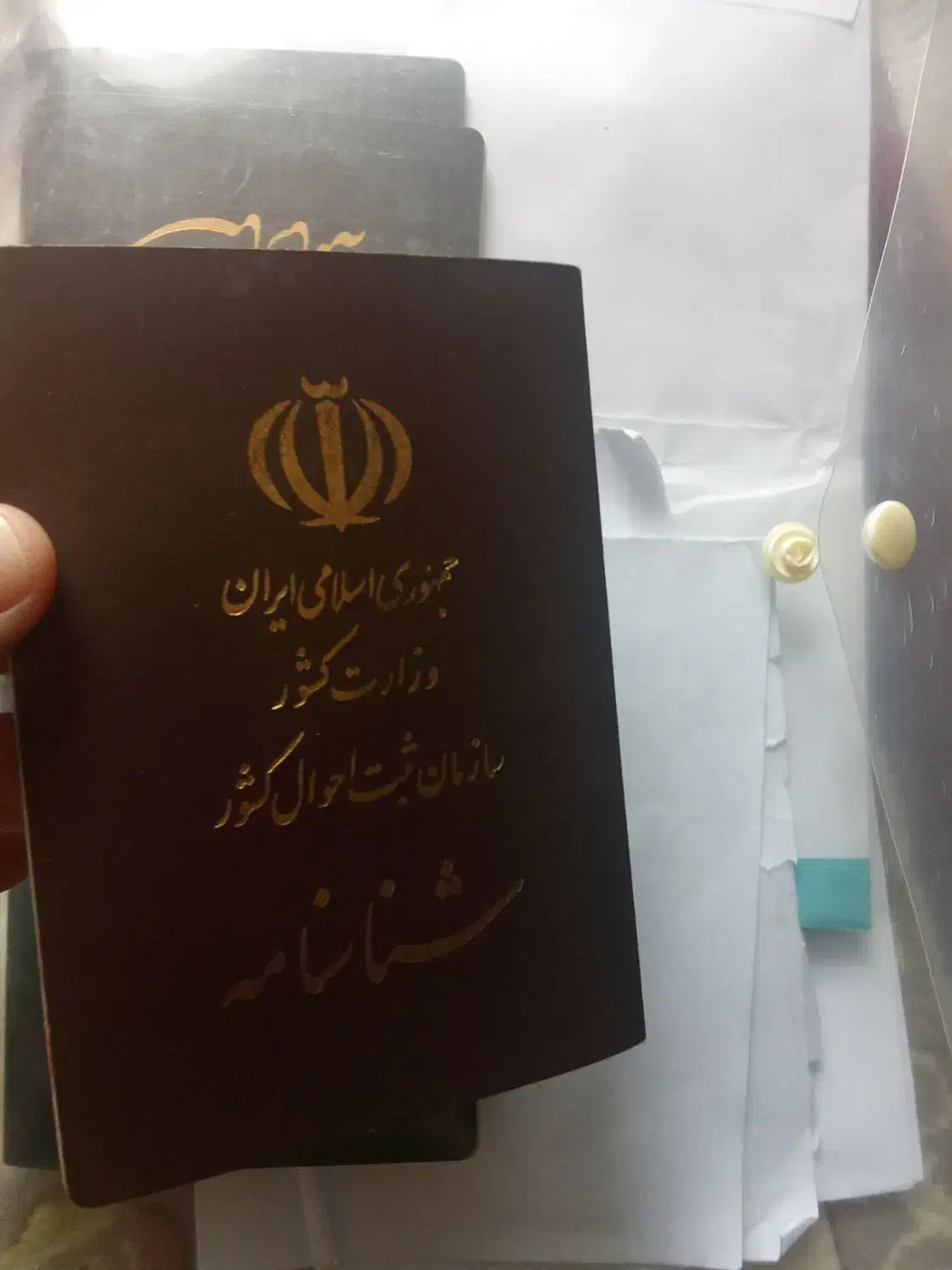 یه عدد پوشه سبز و مقدارمدارک گم کردم|اشیا|مسجد سلیمان, |دیوار