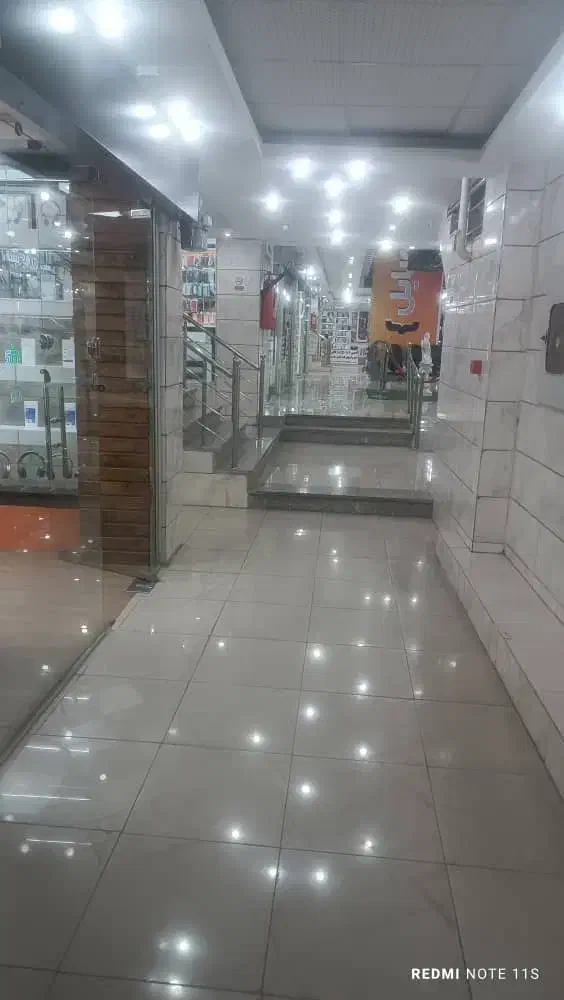 فروش مغازه ۲۰ متری بازار موبایل چهاراه بازار|فروش مغازه و غرفه|شهرکرد, |دیوار