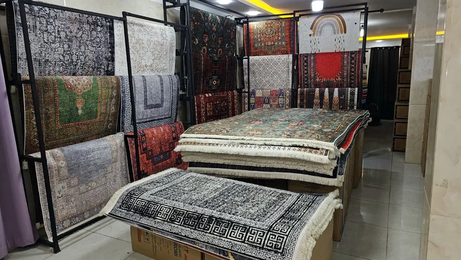 فرشینه چهار‌ متری|فرش|آفتاب, |دیوار