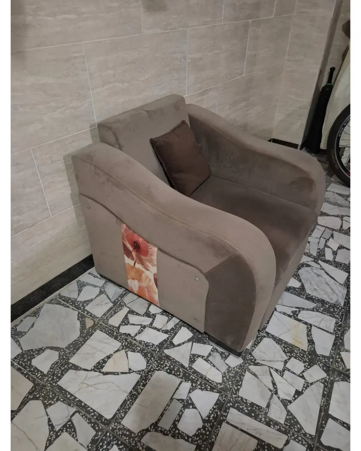 مبل تکنفره تک راحتی منزل اتاق ویلا خوابگاه دانشجو|مبلمان خانگی و میز عسلی|رشت, معلم|دیوار