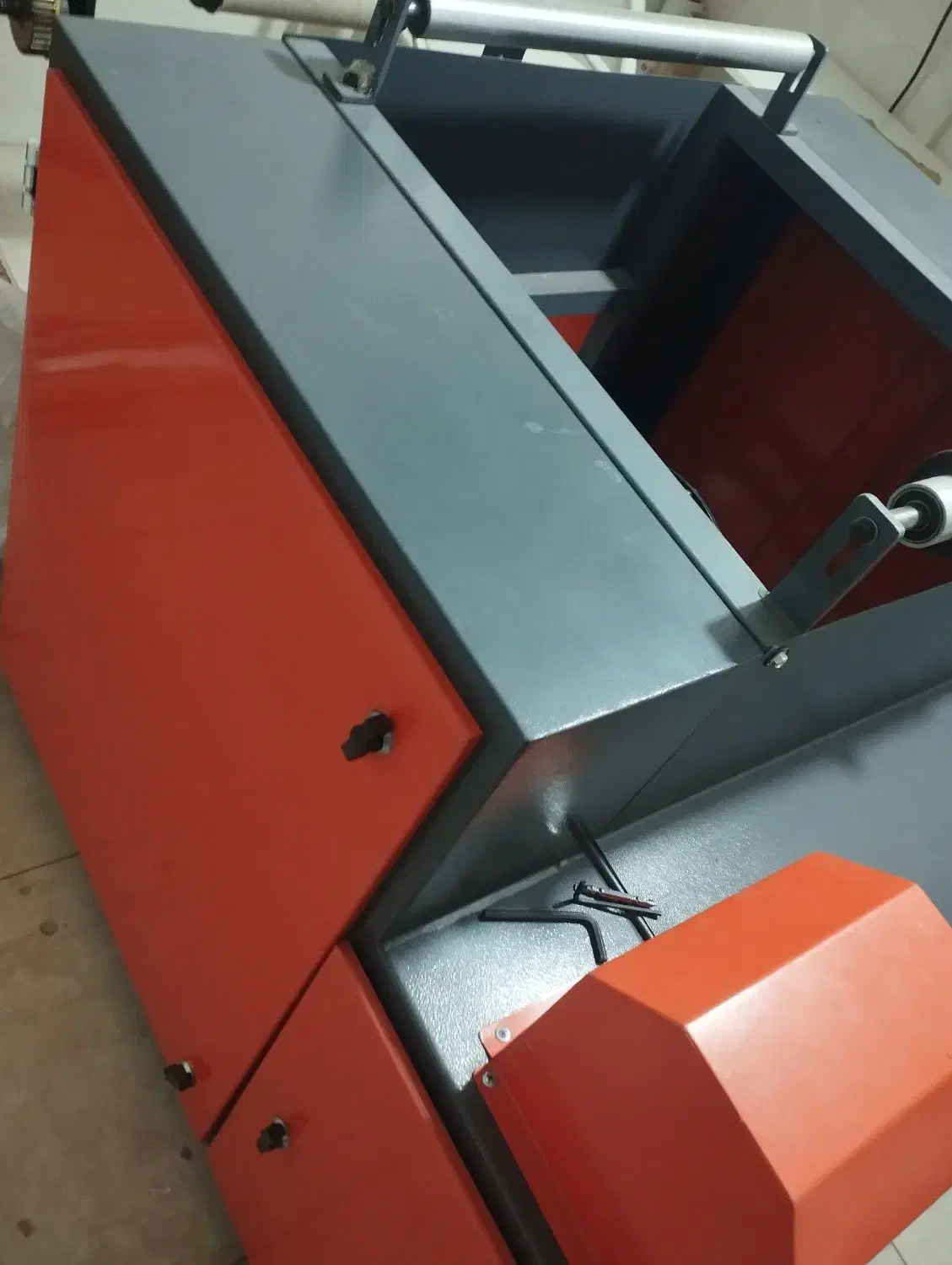 دستگاه رول کن سفره یکبارمصرف|ماشینآلات صنعتی|بوئین زهرا, |دیوار