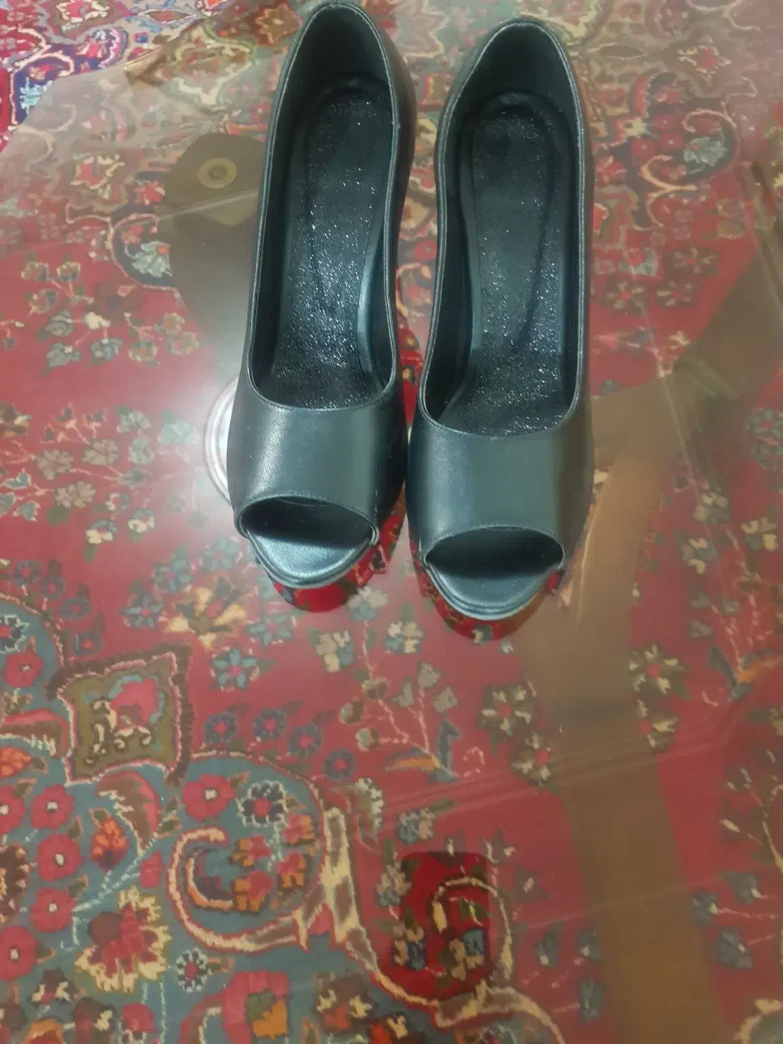 کفش مجلسی|کیف، کفش، کمربند|میانه, |دیوار