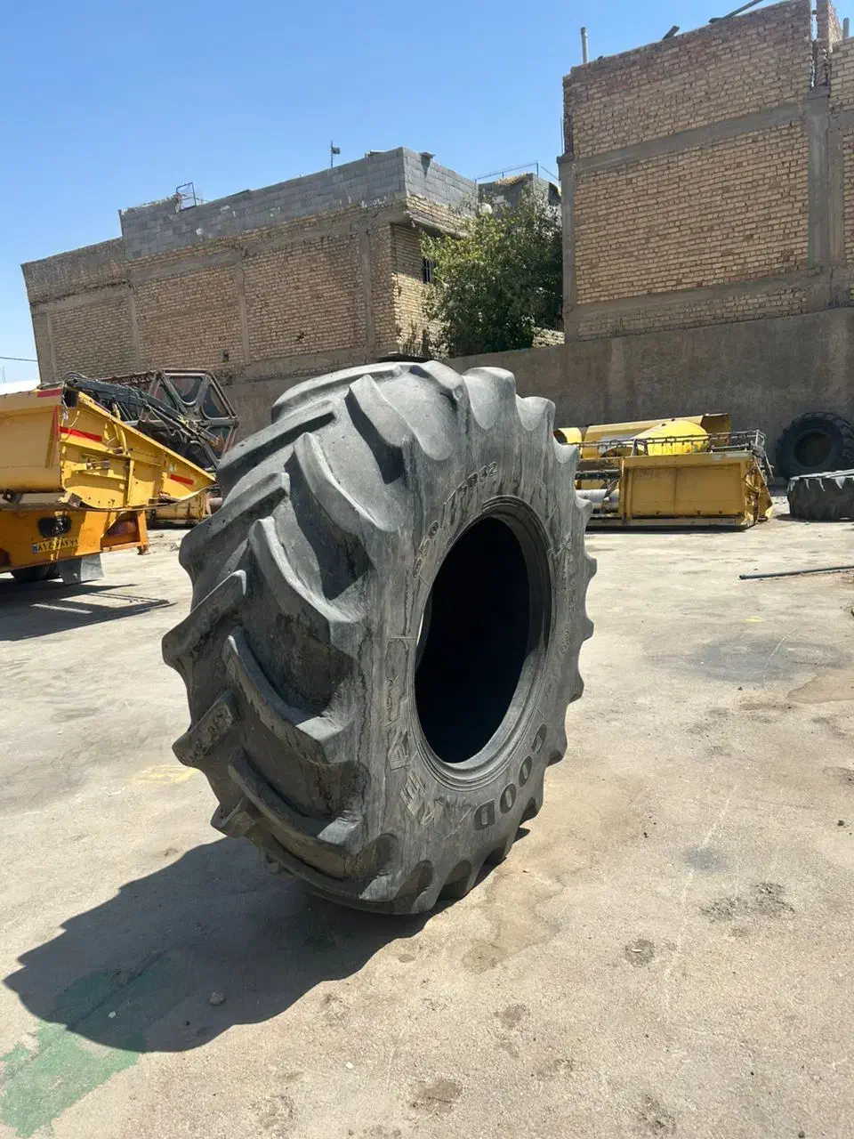فروش لاستیک 32کمباین نیوهلند|قطعات یدکی و لوازم جانبی|مرودشت, پشت سایپا‎|دیوار
