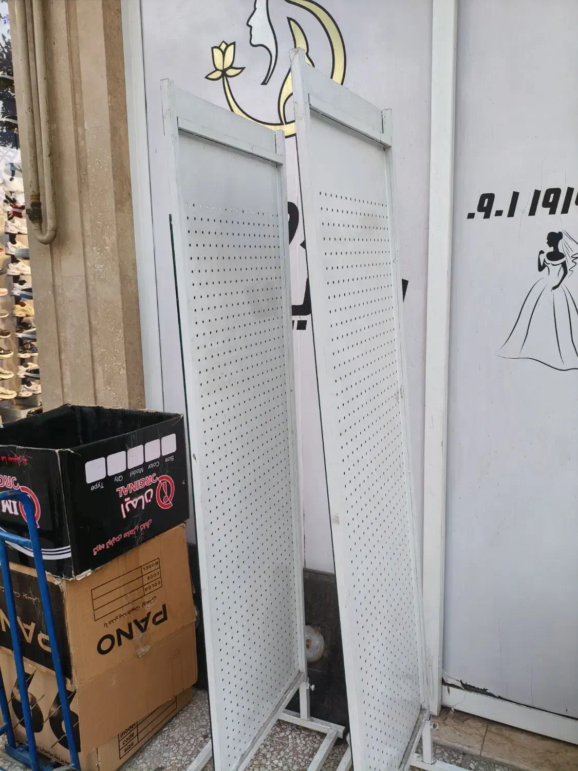 دو عدد آیینه با استند به همراه یک میز|فروشگاه و مغازه|ری, شهید بهشتی|دیوار