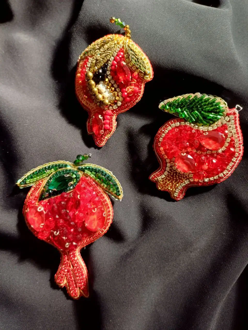 سنجاق سینه وتاج جواهردوزی شده|بدلیجات|قم, ولیعصر|دیوار