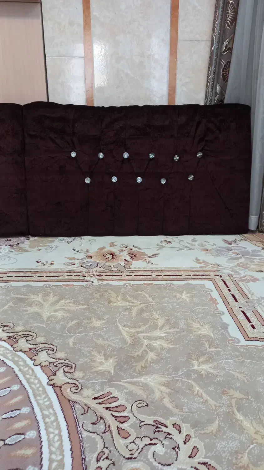 یک جفت پشتی|پشتی|خمینیشهر, |دیوار