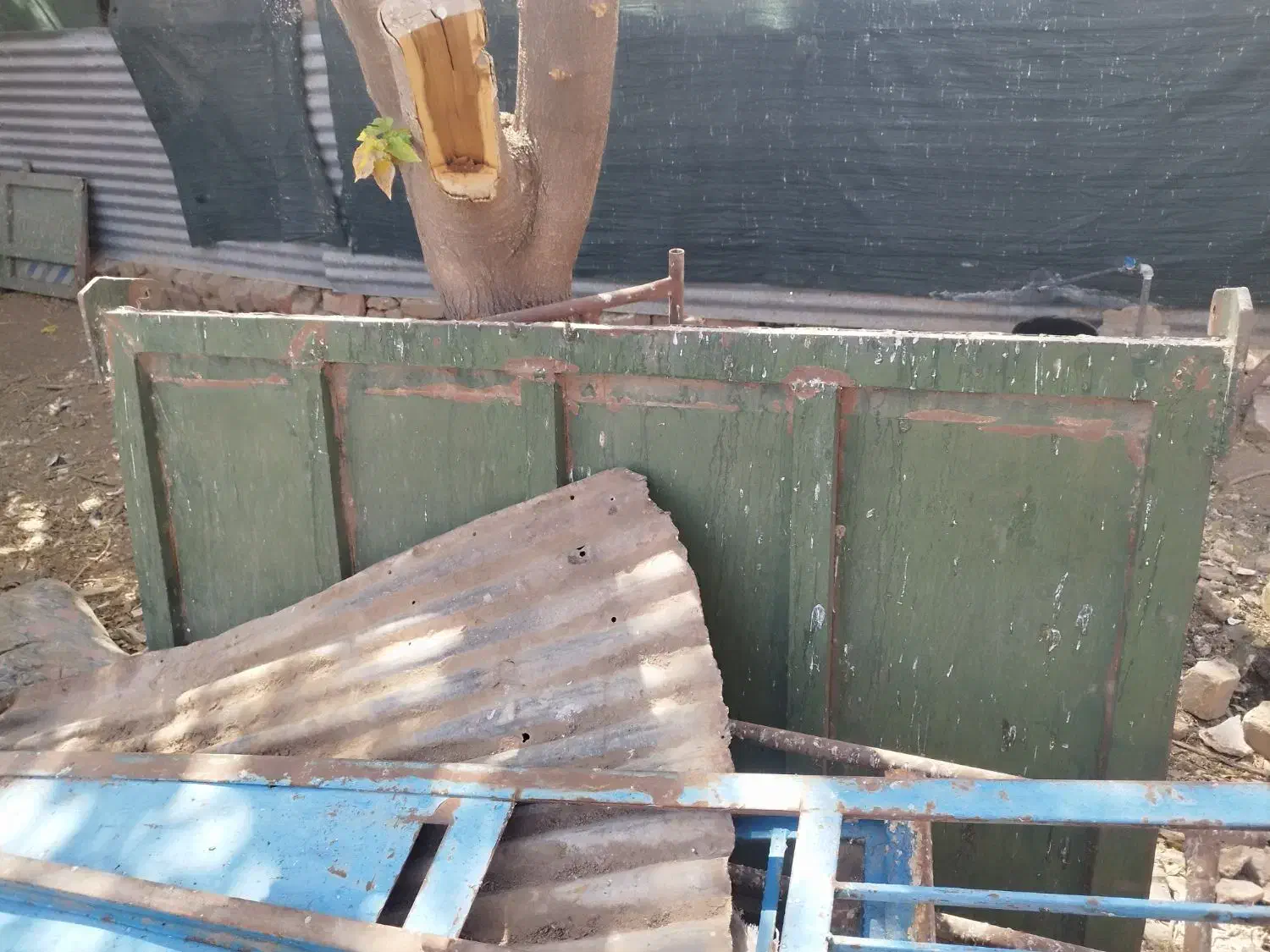 درب عقب خاور کمپرسی|قطعات یدکی و لوازم جانبی|قم, قلعه صدری|دیوار