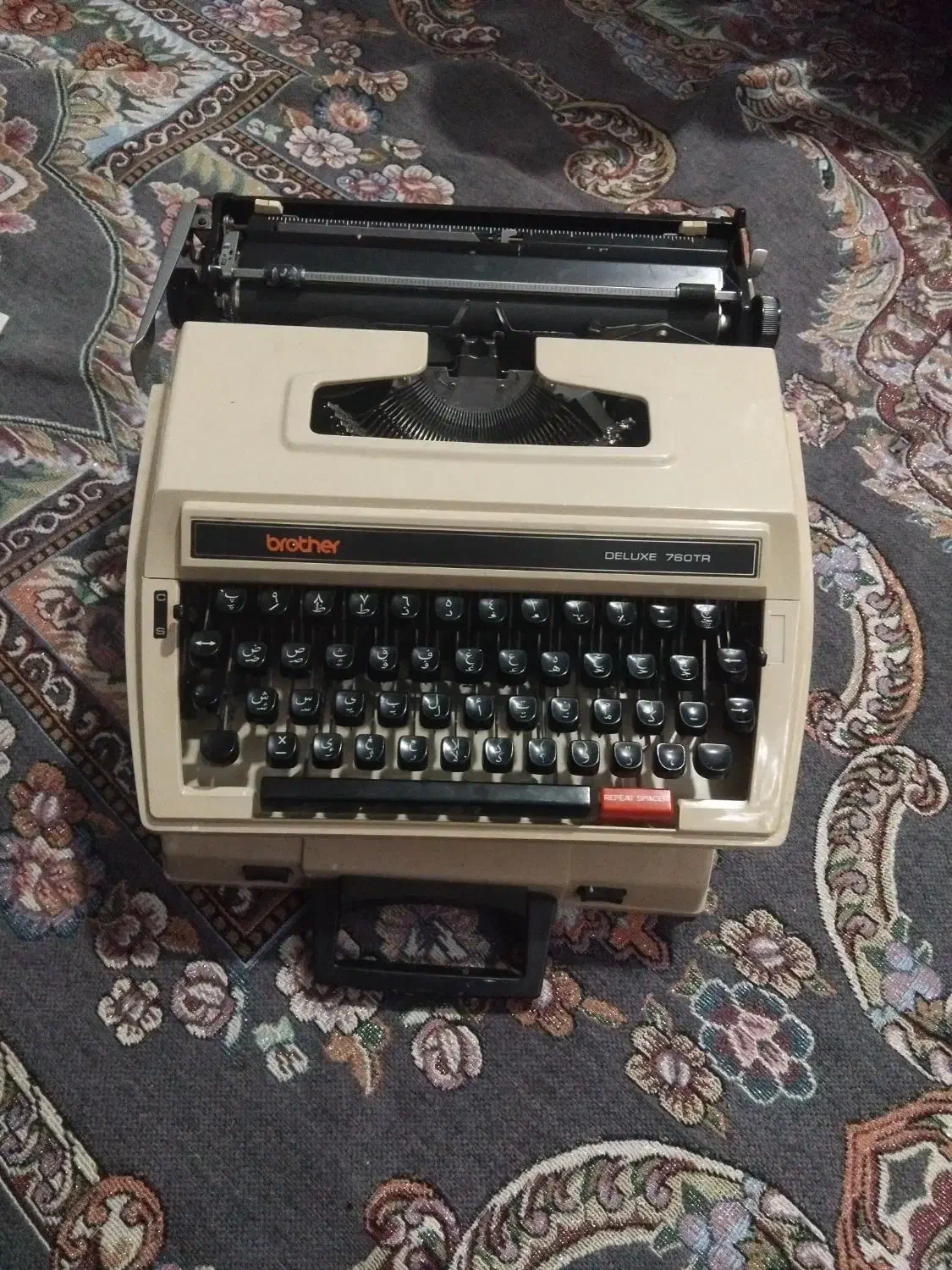 ماشین تایپ دستی|کلکسیون اشیاء عتیقه|شیراز, تندگویان|دیوار