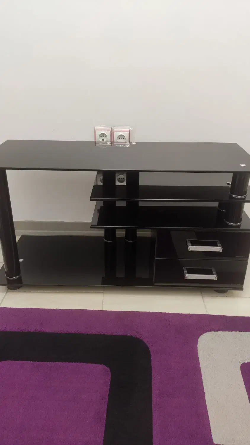 میز تلویزیون شیشه ای|میز تلویزیون|اندیشه, اندیشه فاز ۱|دیوار