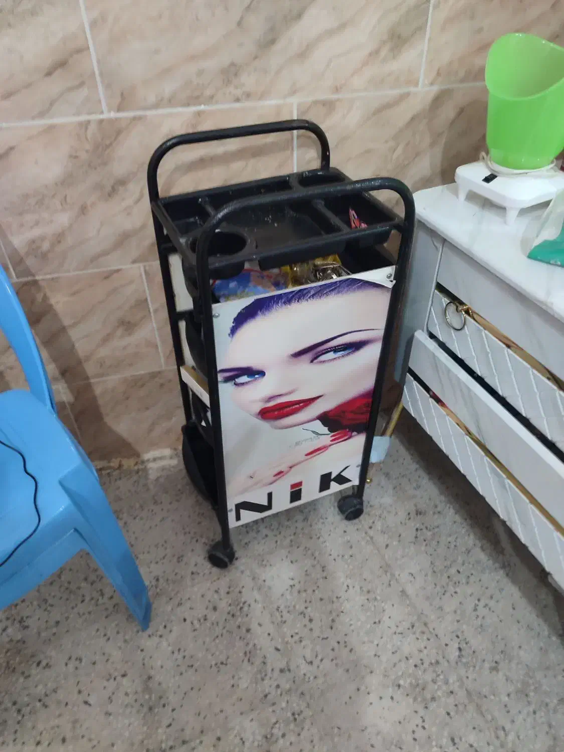 لوازم سالن زیبایی ارایشگاه|آرایشگاه و سالن‌های زیبایی|خرم‌آباد, |دیوار