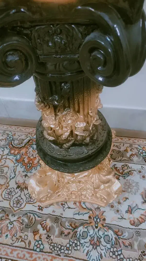 گل و گلدان وپایه بزرگ کنار سالنی بزرگ|صنایع دستی و سایر لوازم تزئینی|قم, کلهری|دیوار