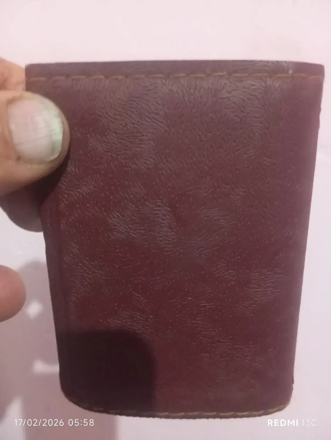 کیف مدارک|اشیا|بومهن, |دیوار