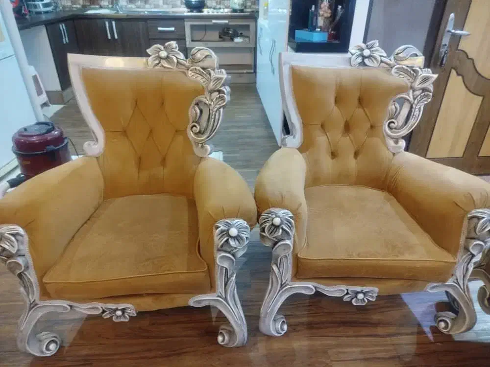 مبل کلاسیک درحدنو|مبلمان خانگی و میز عسلی|شاهینشهر, نظامی|دیوار