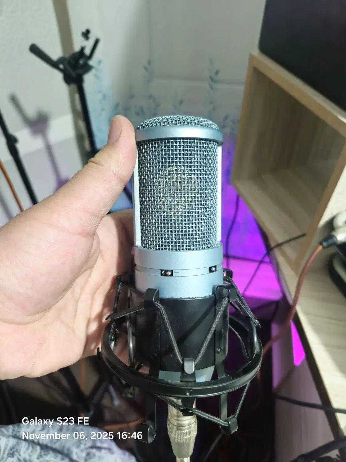 میکروفون استدیویی AKG120 همراه شاکمونت|سیستم صوتی خانگی|اسفراین, |دیوار