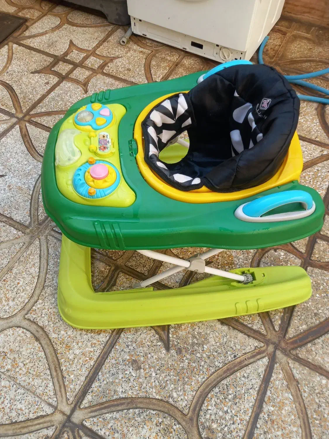 روروک|کالسکه و لوازم جانبی|اقبالیه, |دیوار