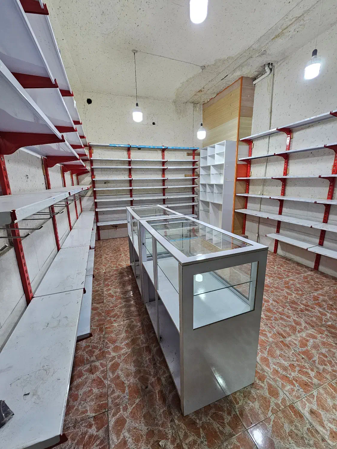 اجاره مغازه ۳۵ متری وسط خیابان بهشتی، نبش خ معلم|اجارهٔ مغازه و غرفه|تالش, هشتپر|دیوار