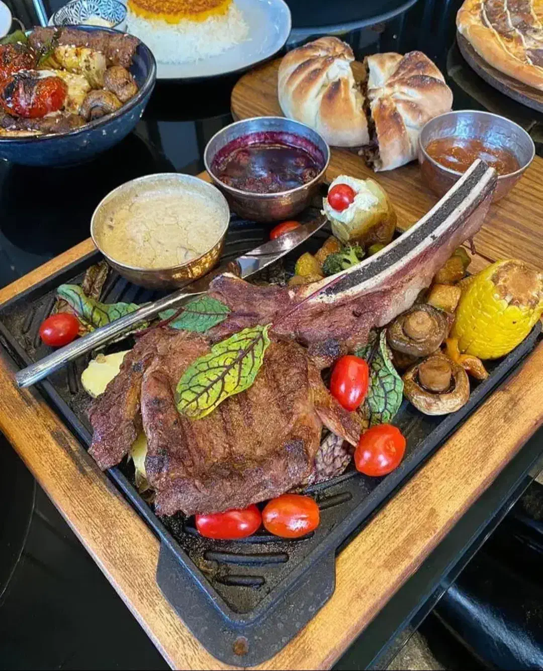 استخدام کارگرساده تا ماهر در رستوران بین المللی|استخدام خدمات فروشگاه و رستوران|تهران, تجریش|دیوار