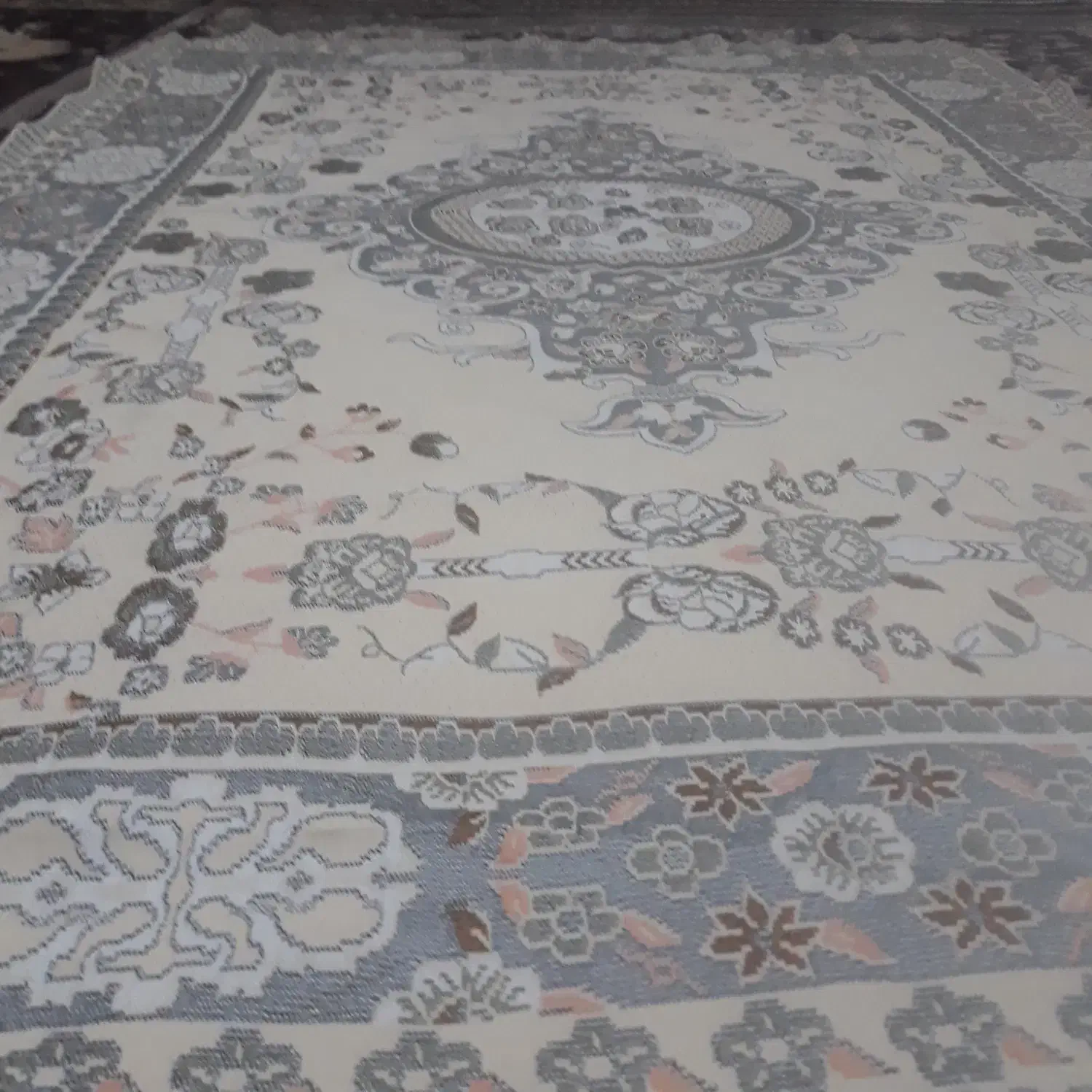 رو فرشی دو رو ا عدد ۲ در سه۵۵۰ هزار سالم و تمیز|روفرشی|نیشابور, راه آهن|دیوار