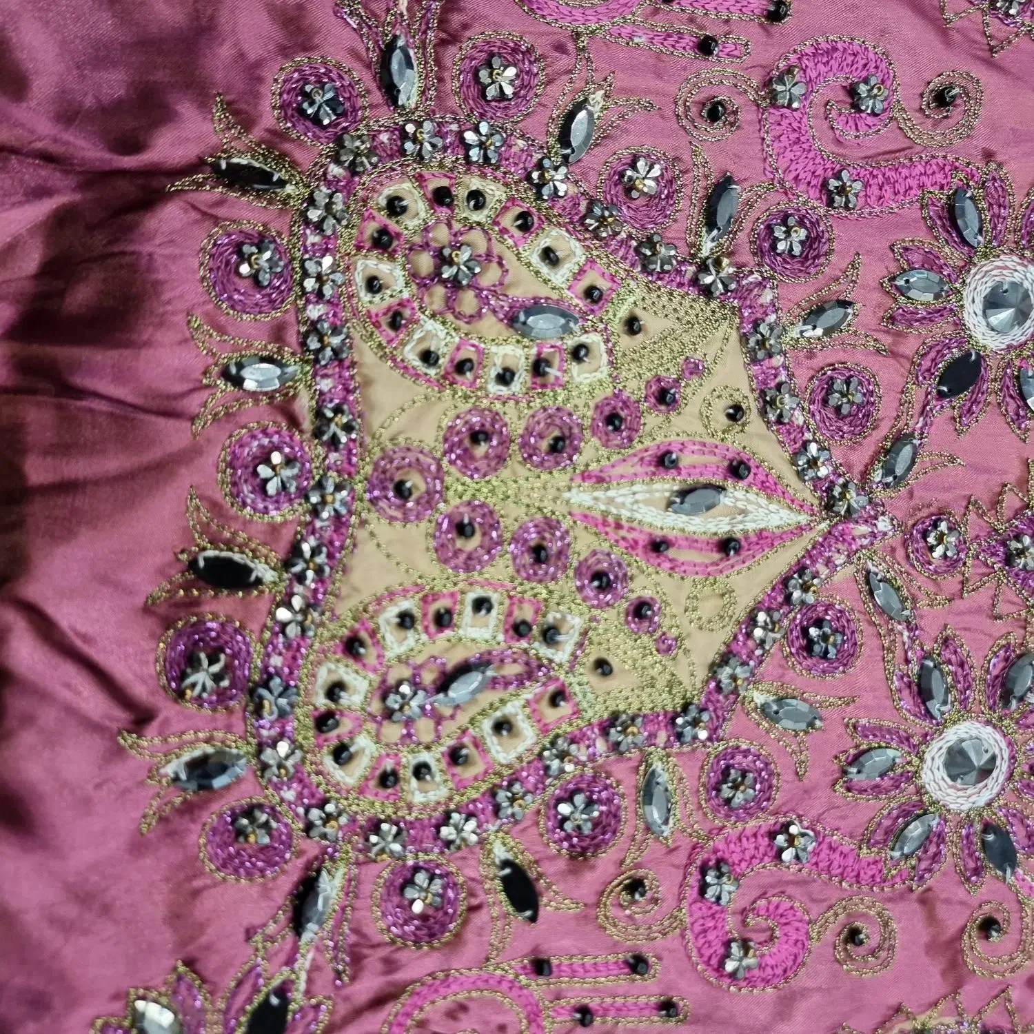 لباس عربی|لباس|شیراز, باغشهر اهل بیت|دیوار