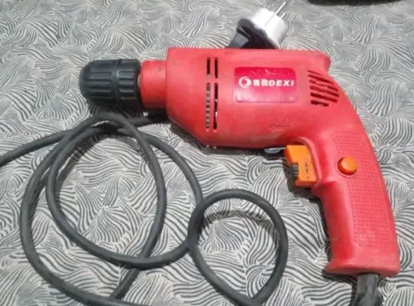 دلر برقی نو|ابزارآلات|قائن, |دیوار