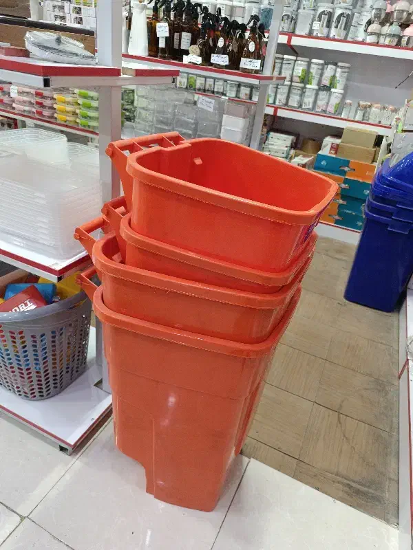 فروش تعدادی سطل زباله پدالدار ناصر زیر نرخ کارخانه|لوازم نظافت|خرمآباد, |دیوار