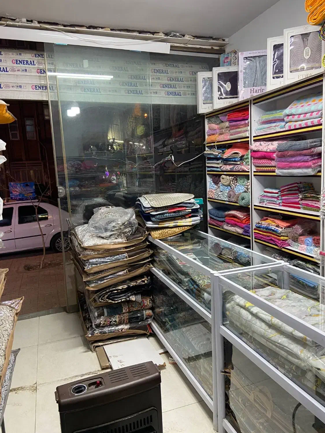 مغازه ۱۸ متری نزدیک خیابان اصلی کارگر|اجارهٔ مغازه و غرفه|ساوه, |دیوار