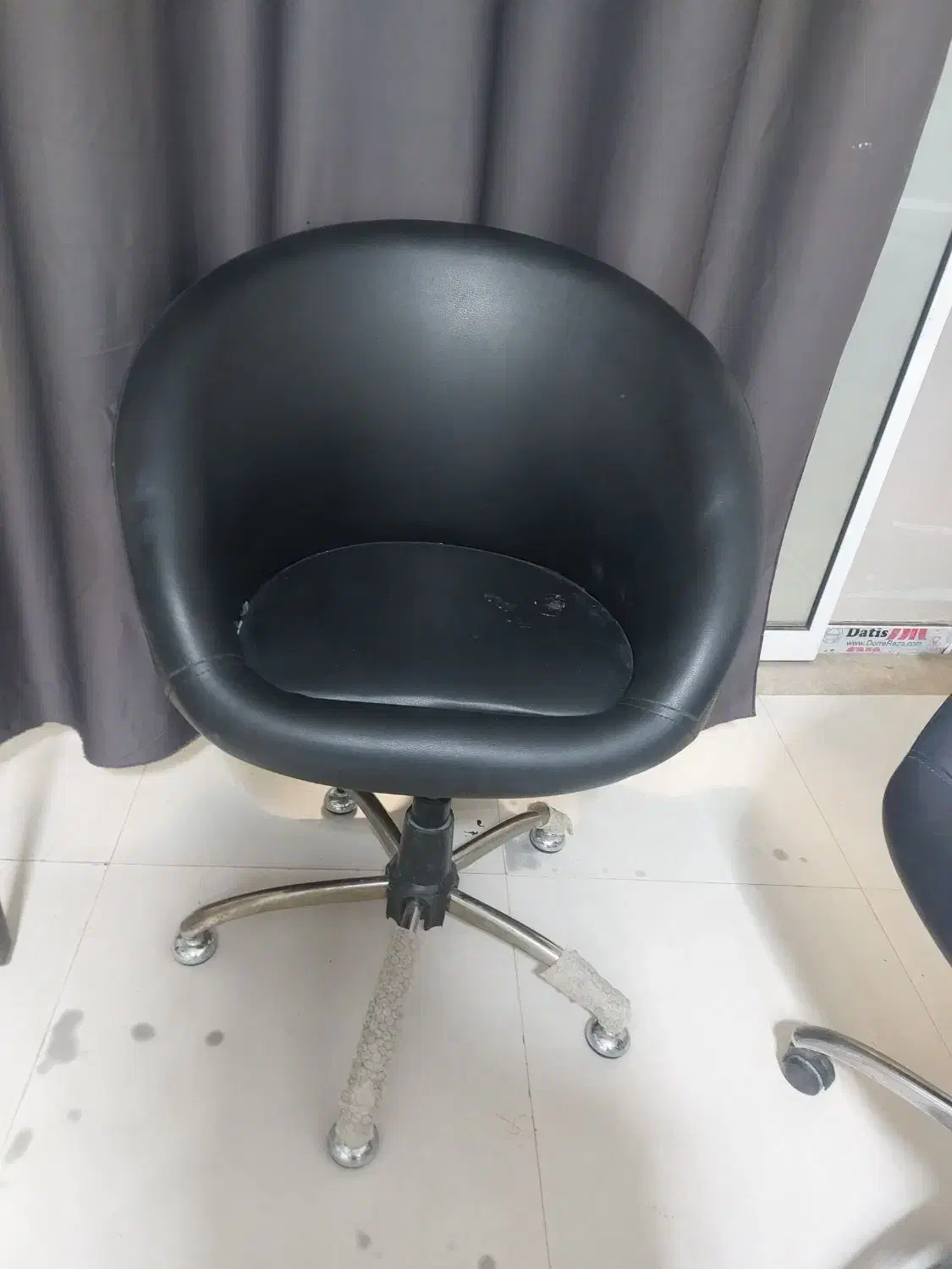 ۲ عدد صندلی|صندلی و نیمکت|شیروان (خراسان), |دیوار