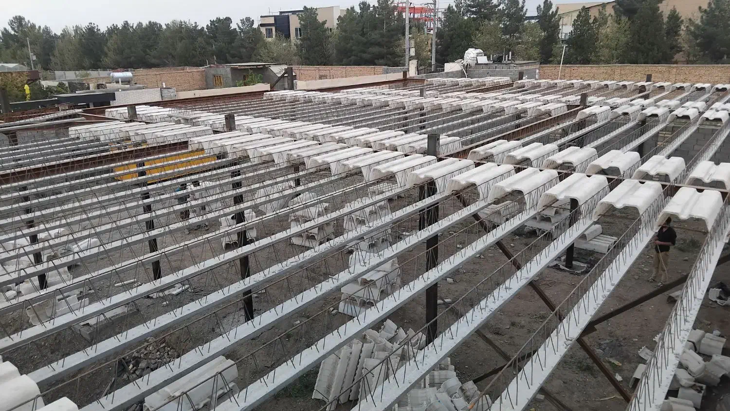 اجرای تیرچه کرمیت اسکلت فلزی با اکیپ ماهر|خدمات پیشه و مهارت|مشهد, چهاربرج|دیوار