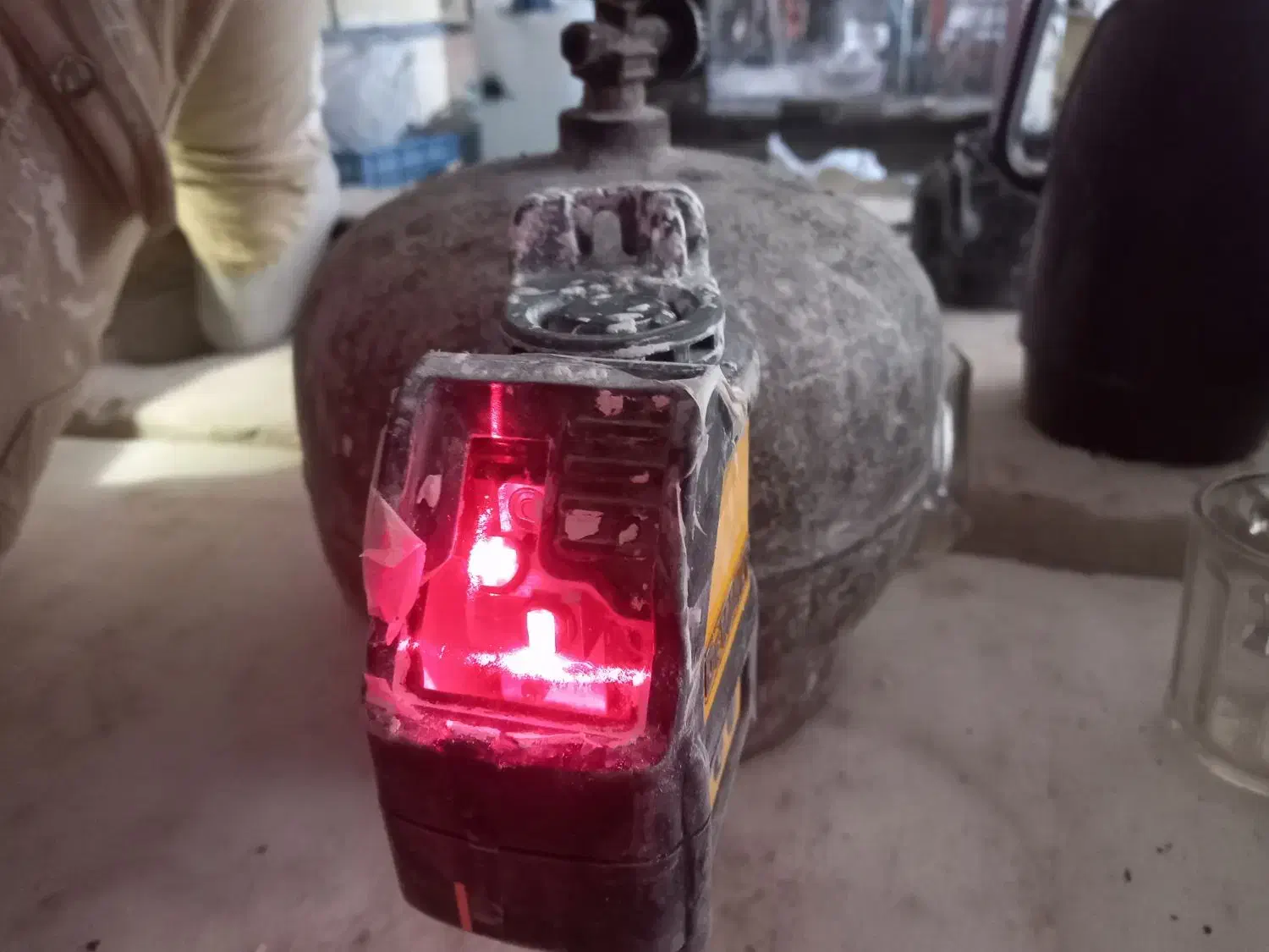 تراز لیزی دیوالت  اصلی سالم بشرط|ابزارآلات|قم, زنبیل آباد|دیوار