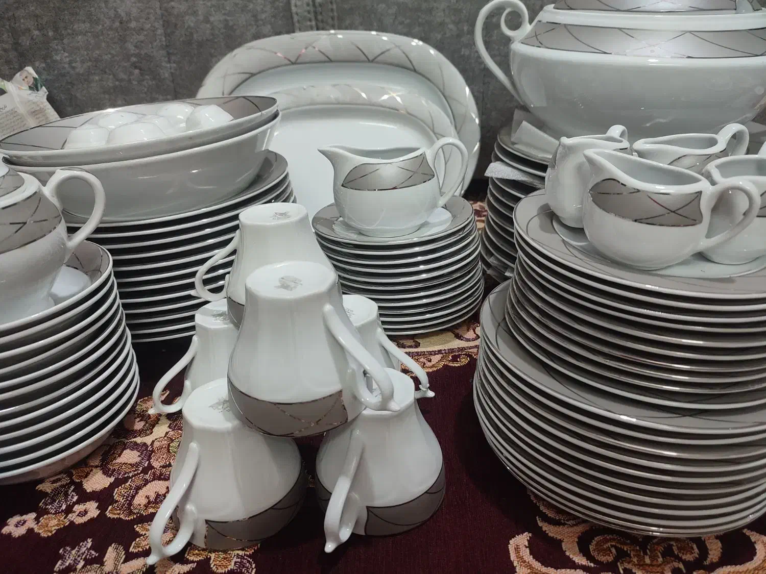 سرویس ۱۱۰ پارچه ۱۲ نفره توس چینی|ظروف سرو و پذیرایی|مشهد, سرافرازان|دیوار