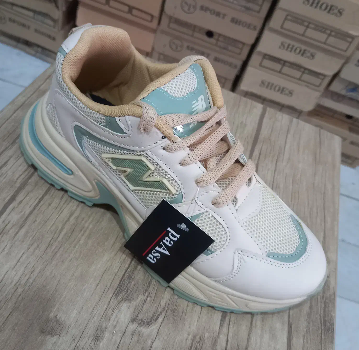 حراج انواع کتونی به علت تغییر شغل ،مهک نبش گلبرگ۱۰|کیف، کفش، کمربند|دماوند, گیلاوند|دیوار