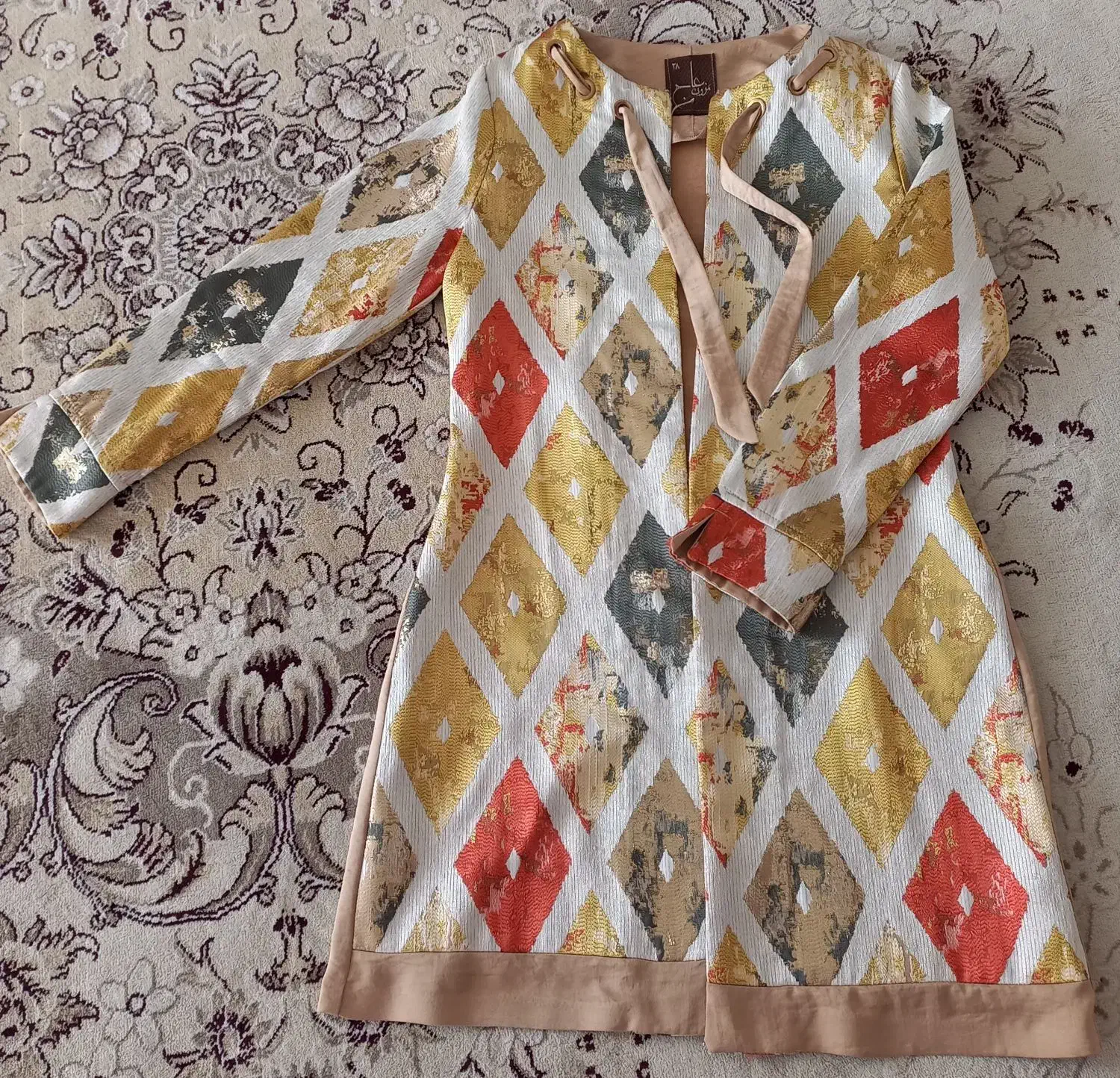 لباس مجلسی|لباس|تربتحیدریه, قائم|دیوار