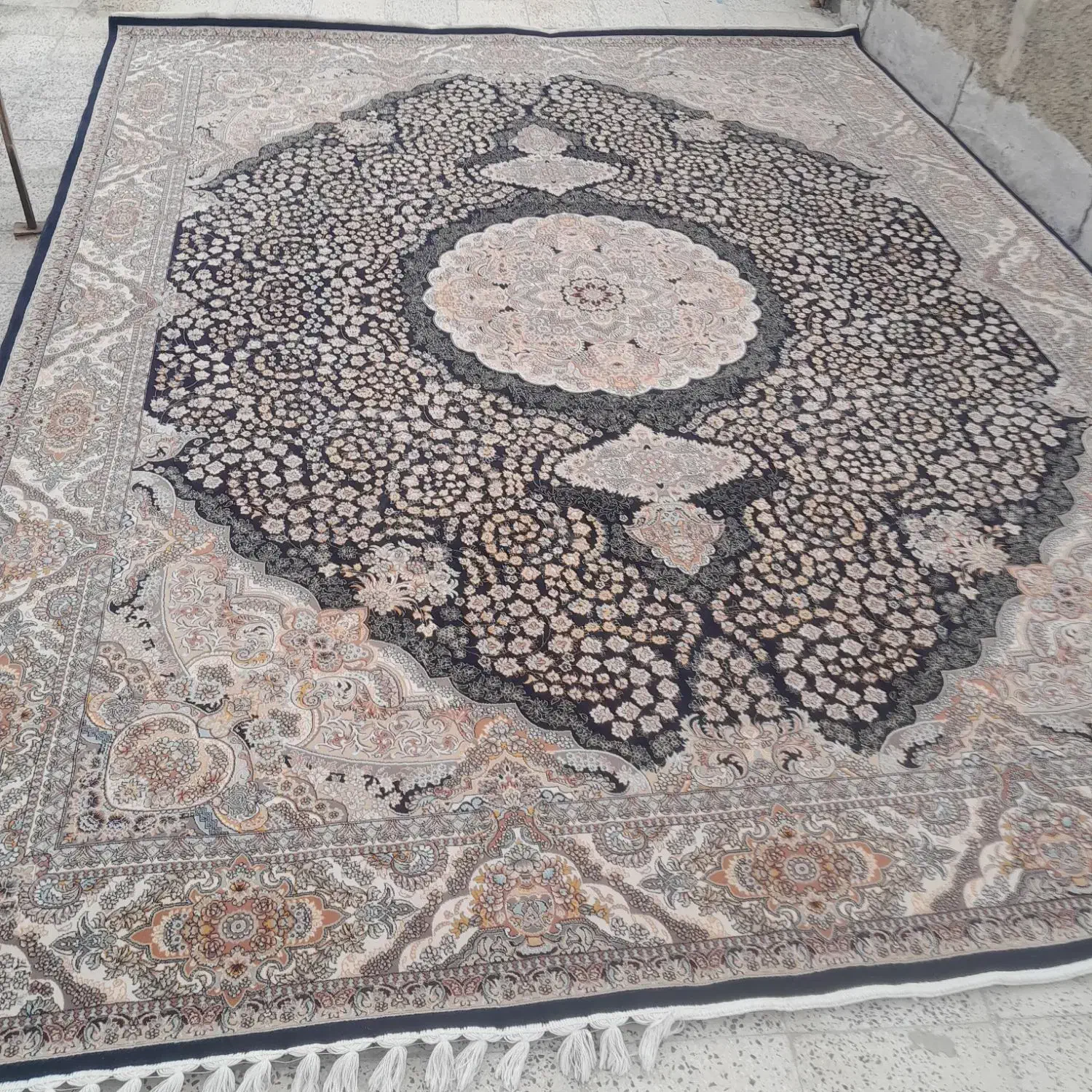 یک عدد فرش ۱۲متری درحدنو|فرش|قره چای, |دیوار