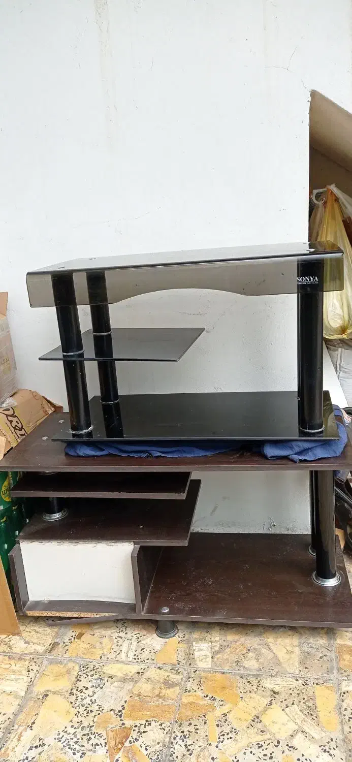 دو عدد میز تلویزیون شیشه ای و چوبی در حد نو|میز تلویزیون|تالش, هشتپر|دیوار