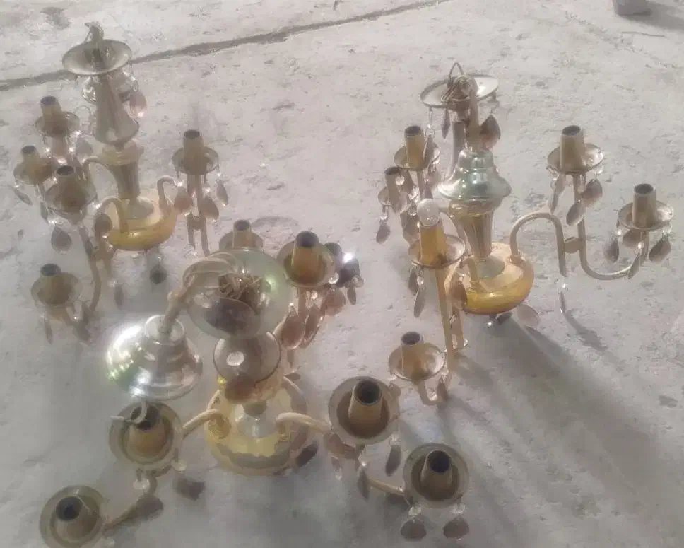 لوستر ۳شاخه برقی سالم ولی رنگ پریدگی|لوستر و چراغ آویز|اصفهان, گرکان|دیوار