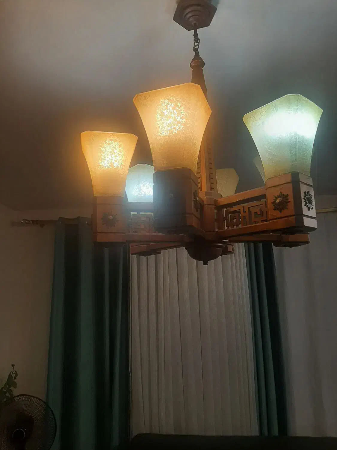 لوستر۶شعله چوبی بسیارشکیل وزیبا|لوستر و چراغ آویز|تهران, شمیران‌نو|دیوار