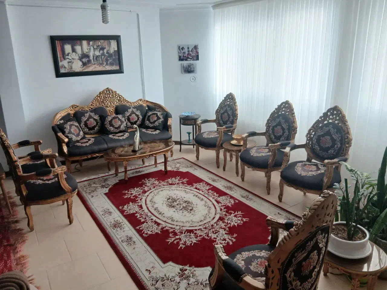 مبل سلطنتی ۹نفره و سه عدد میز عسلی|مبلمان خانگی و میز عسلی|بجنورد, |دیوار