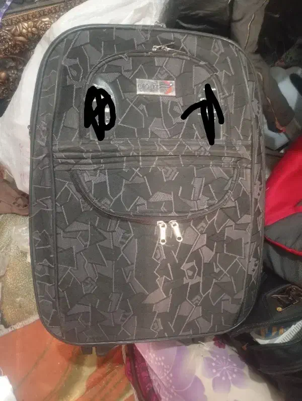 چمدان ۳۰۰ تومان  سالم|کیف، کفش، کمربند|مشهد, بهمن|دیوار